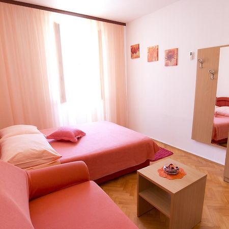 Apartment And Room Daria Vis Island ภายนอก รูปภาพ