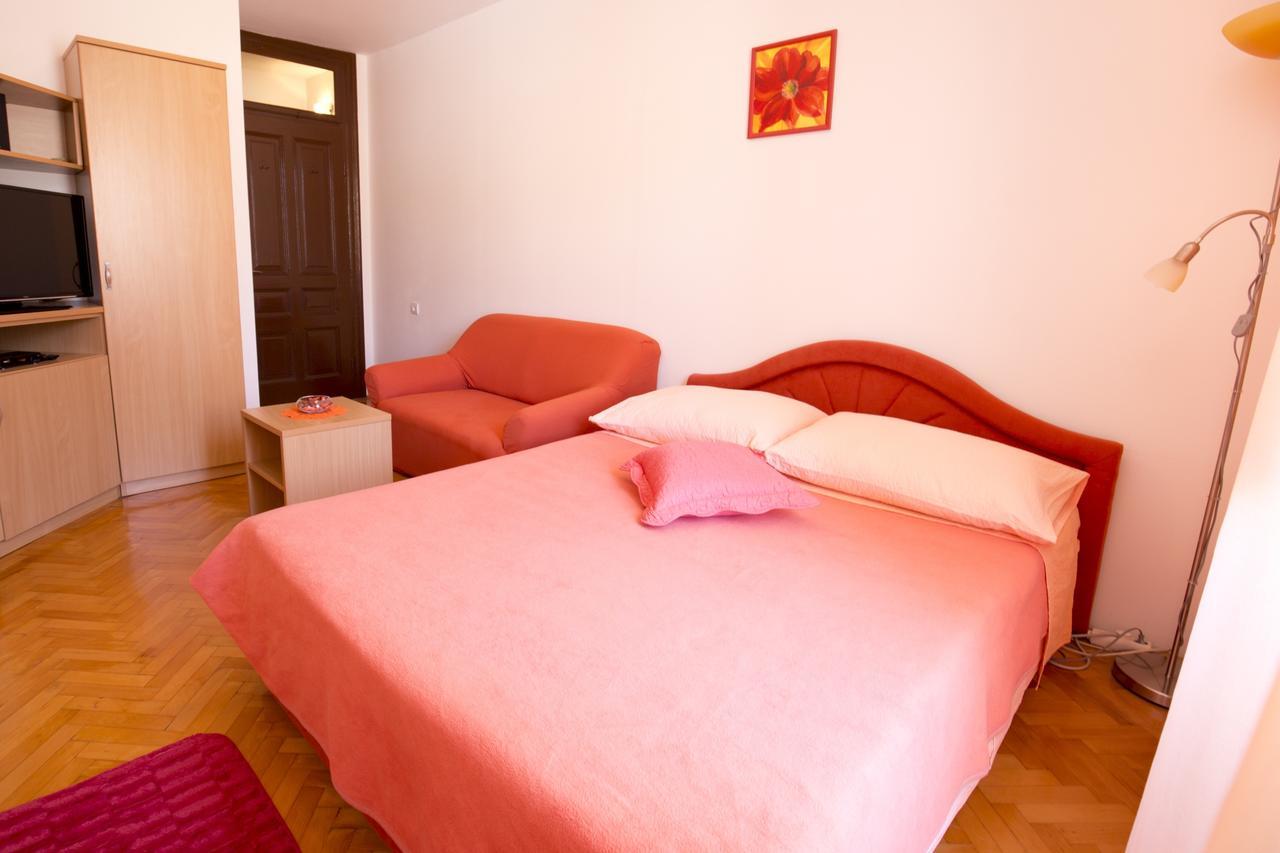 Apartment And Room Daria Vis Island ภายนอก รูปภาพ