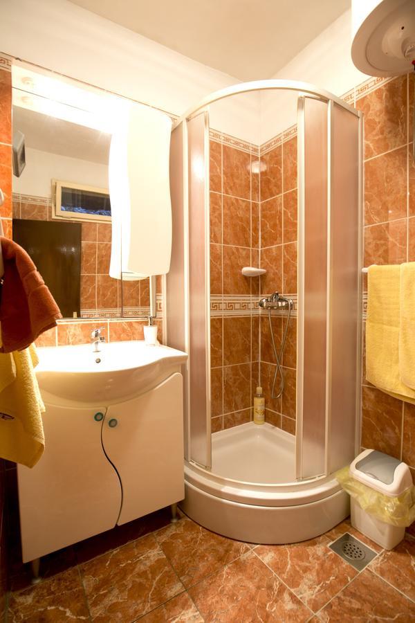 Apartment And Room Daria Vis Island ภายนอก รูปภาพ
