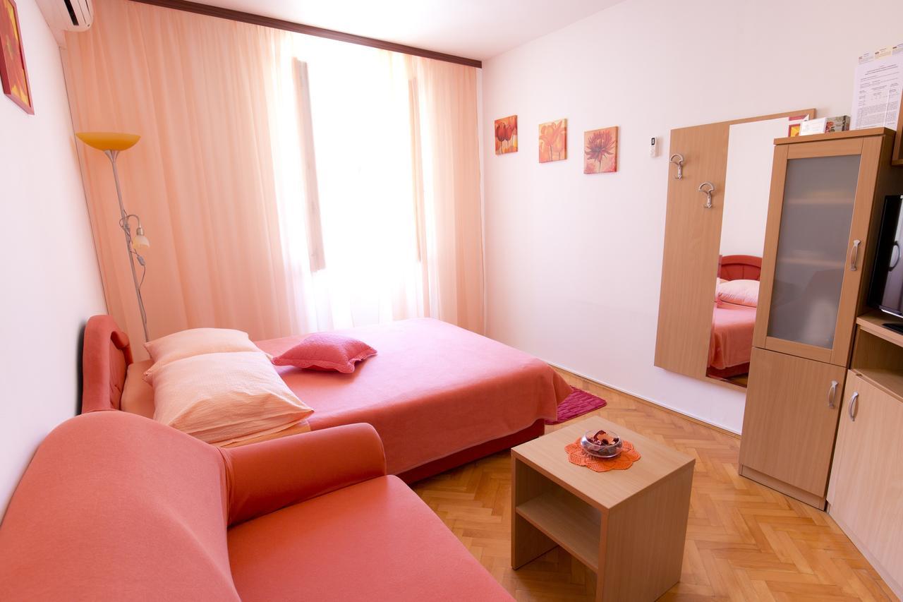 Apartment And Room Daria Vis Island ภายนอก รูปภาพ
